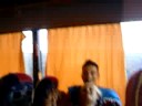 Neben der Mampferei kann man sich die Busfahrtzeit auch anderweitig vertreiben.