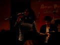 adrienne pauly : j'veux un mec live, show case � la fnac de rouen, 06/02/07