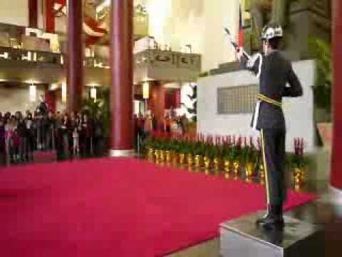 Sun Yat-sen Memorial Hall - changing ...