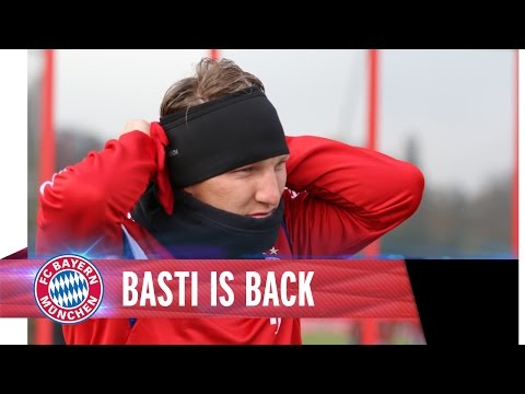Schweinsteiger back in FC Bayern Training