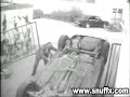 Aparcando el coche en la puerta de casa