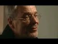 ard-sendung vom 16.07.08,  22:45 uhr

allein auf der b�hne, ein mann und seine gitarre - so kennt man reinhard mey, liedermacher, troubadour. mey f�hrt im film an orte, die meilensteine in seinem leben und seiner laufbahn waren: der pariser chansontempel 'bobino', aber auch die schule, wo er als teenager in der turnhalle auftrat. oder auf burg waldeck, wo er zur zeit der 68er studentenunruhen beim chansonfestival sang. in gespr�chen mit seinen kindern, kollegen und freunden, dem franz�sischen autor, s�nger und komponisten georges moustaki, aber auch mit g�tz alsmann, klaus hoffmann, anna loos, jan josef liefers und claudia roth entstand ein facettenreiches bild des s�ngers, komponisten und poeten reinhard mey