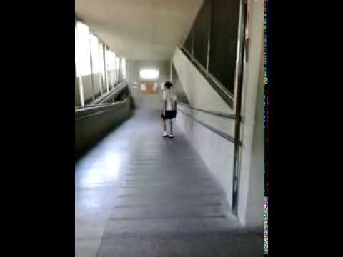 Descendo e subindo rampa. - prótese de desarticulação de quadril