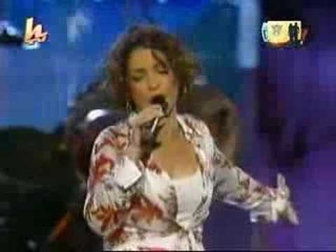 Watch 'Gloria Estefan y Celia Cruz - "Tres Gotas de Agua Bendita"'