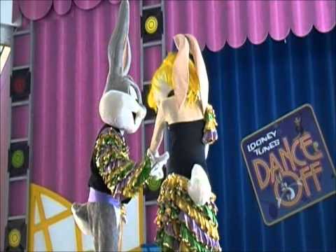 SIX FLAGS GREAT ADVENTURE-LOONEY TUNES DANCE OFF 8/10/2012