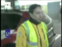 Una mujer da a luz a su cuarto hijo en un banco en plena callen .