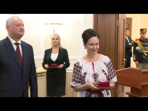 Игорь  Додон вручил государственные награды группе граждан Республики Молдова