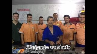 Verificar empenamento do disco de freio com relógio comparador