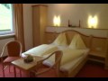 Familienzimmer mit Couch