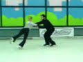 Viri patinando con Marian... su dia nro 20 sobre la pista