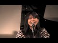 これは音楽ユニット「Oeufs(うふ)」によるビデオ番組です。This program is broaded by Japanese music unit Oeufs.毎週金曜日に更新されます。This program is broaded every Friday. 第23回めは童謡「雨降りお月」を取りあげました。ゲストに村井うららさんを迎え、ほとんど打ち合わせもなしに急遽シンセサイザーを弾いてもらいました。ところが、肝心の収録映像がデータ処理ミスで全消去されてしまい、音声しか残っていません。過去の静止画とバックナンバーをBGM（バックグラウンド・ムービー）として、歌と演奏、トークをお楽しみください。その前半です。This program takes up a Japanese children's song 