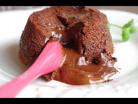 Recette du moelleux au chocolat en vidéo molten choclate cake recipe Recette du moelleux au chocolat en vidéo molten choclate cake recipe