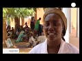 Il beneficio dell'allattamento naturale esclusivo fino al compimento dei 6 mesi del bambino. In Niger la maggior parte delle madri ignorano questo e molti altri principi basilari per una corretta nutrizione dei loro piccoli. Per esempio per combattere il caldo è considerato normale dare loro dell'acqua, che spesso non è potabile e provoca dissenterie e altri problemi di salute. Il tasso di malnutrizione nel Paese nei bambini al di sotto dei 5 anni è al 16,7%: quasi due punti percentuali in più rispetto alla soglia considerata d'emergenza. ... it.euronews.net