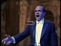 Medical hollographic humain sing napolitan song