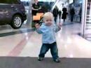 Miselinek 10,5 m?s�ce-prvn� kr??ky