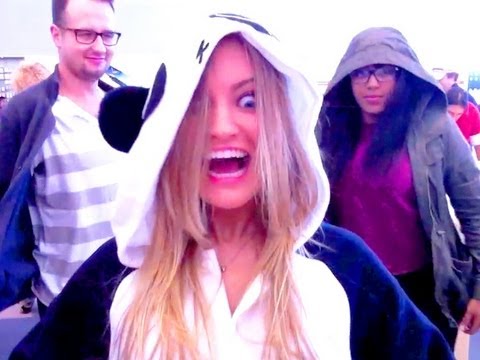 dancing at the apple store - YAY!!!!! NEW SANTA MONICA GRAND OPENING APPLE STORE DANCE!! Please subscribe for more vids! http://bit.ly/ijsubscribe PREVIOUS VIDEO: http://www.youtube.com/...