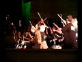 zic zazou et 250 musiciens (la m�ga zic) sur le parvis de la cath�drale d'amiens le 22/06/02
