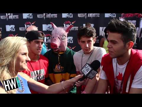 Red Carpet - The Janoskians Get Crazy & Dance On The Red Carpet! (2014 MTV Movie Awards) Subscribe to Hollywire | http://bit.ly/Sub2HotMinute Send Chelsea a Tweet! | http...