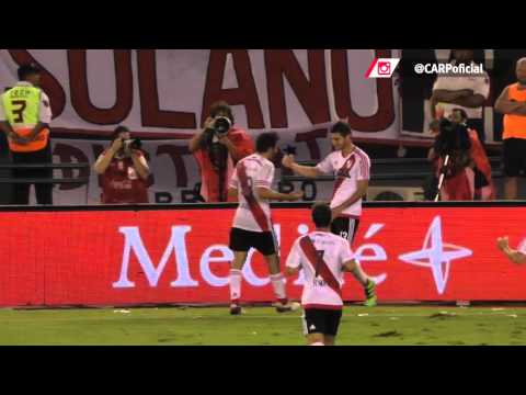 Gol de Alario vs. Independiente desde el campo de juego