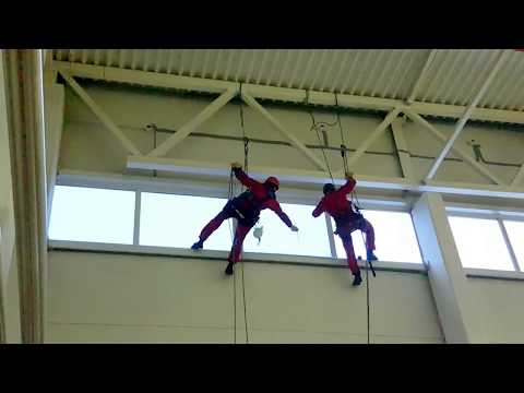 Тонировка стекол альпинистами Тонировка стекол альпинистами