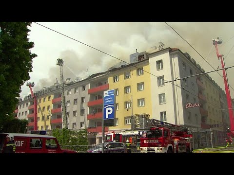 Straensperren nach Grobrand in Wien in einem vierstckigen Gebude