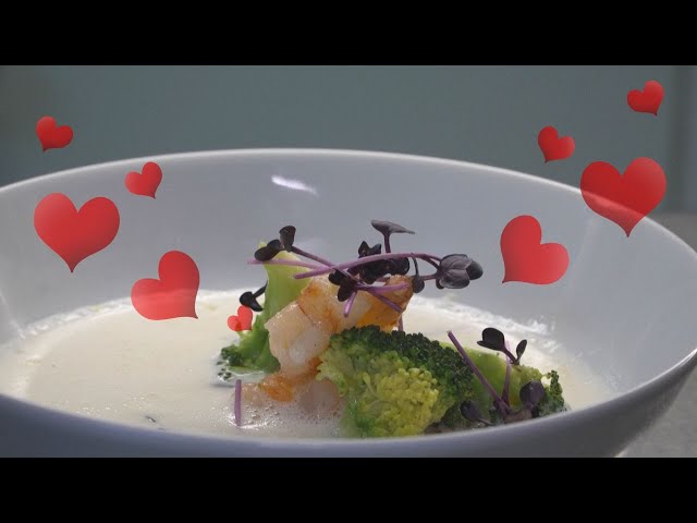 Liebe geht durch den Magen: Zitronensuppe mit Garnelen & Brokkoli 