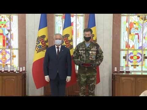 Președințele țării a înmânat înalte distincții de stat unui grup de cetățeni din domeniul militar