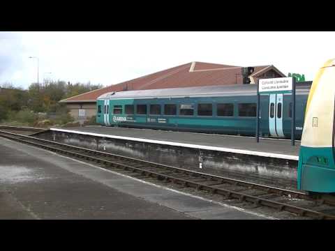 how to get to llandudno by train