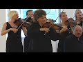 interview with baroque violinist, elizabeth wallfisch - on working with tafemusik baroque orchestra for their latest release: vivaldi's 'l'estro armonico'.