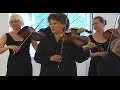 interview with baroque violinist, elizabeth wallfisch - on working with tafemusik baroque orchestra for their latest release: vivaldi's 'l'estro armonico'.