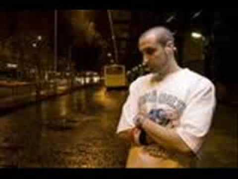 Woh - Tote King - ! Woh ! Letra: Yo, yo, ponme un poco mas de música en los cascos ... Ok, yo, yo La distancia se mide con metros, el ruido con sonido, las muertes...