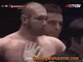bacio gay in combattimento marziale