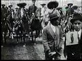 dos leyendas de la historia de m�xico. villa y  zapata entrando a caballo juntos con sus 60,000 hombres el 14 de dic de 1914 al z�calo en la ciudad de mexico.banquete brindado a villa y zapata en palacio nacional. pancho villa llora conmovido ante la tumba de francisco i madero. emiliano zapata parte con sus tropas de la ciudad de mexico. (narraci�n de manuel bernal, pelicula del archivo de salvador toscano).