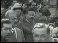 dos leyendas de la historia de m�xico. villa y  zapata entrando a caballo juntos con sus 60,000 hombres el 14 de dic de 1914 al z�calo en la ciudad de mexico.banquete brindado a villa y zapata en palacio nacional. pancho villa llora conmovido ante la tumba de francisco i madero. emiliano zapata parte con sus tropas de la ciudad de mexico. (narraci�n de manuel bernal, pelicula del archivo de salvador toscano).