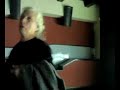 la signora della rucola cerca di vendercela all'officina