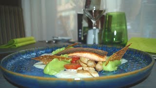 Bielataler Saiblingsfilet mit gebratenem Spargel an Kartoffel- Bärlauchpüree