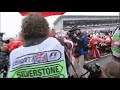 Kimi Raikkonen empuja a un fotografo en Silverstone 2008 Kimi Raikkonen empuja a un fotografo en Silverstone 2008