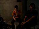 cantando \"seus olhinhos da noite serena\"