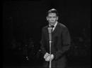 the sequel to the 1964 song. this clip first aired on televison november 10th, 1966.

je viens rechercher mes bonbons
vois-tu germaine j'ai eu trop mal
quand tu m'as fait cette r�flexion
au sujet de mes cheveux longs
c'est la rupture b�te et brutale
je viens rechercher mes bonbons

maintenant je suis un autre gar�on
j'habite � l'h�tel george-v
j'ai perdu l'accent bruxellois
d'ailleurs plus personne n'a cet accent-l�
sauf brel � la t�l�vision
je viens rechercher mes bonbons

quand p�re m'agace moi
je lui fais zop
je traite ma m�re de n�vropathe
faut dire que p�re est vachement bath
alors que m�re est un peu snob
mais enfin tout �a hein c'est le conflit des g�n�rations
je viens rechercher mes bonbons

et tous les samedis soir que je peux
germaine j'�coute pousser mes cheveux
je fais 