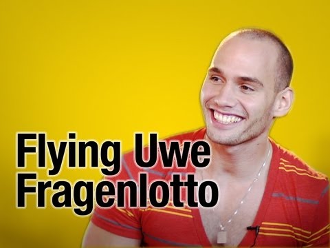 Clixoom - Flying Uwe im Fragenlotto bei Clixoom Produziert von der momento media GmbH http://www.momento-media.de - Professionelle Bewegtbild-Produktionen für's Internet!