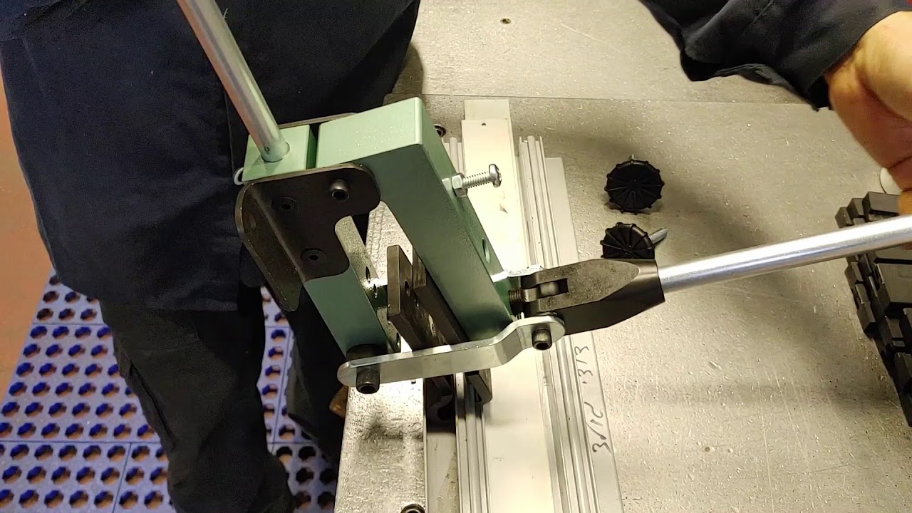 מנקז מים ידני למסילות המורכבות באתר / בניין