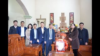 Phó Chủ tịch thường trực UBND thành phố Nguyễn Văn Thành chúc thọ, tặng quà cụ Phạm Thị Ghi tròn 100 tuổi
