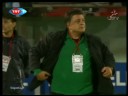 videos de Yılmaz Vural yürümeye çalışırken