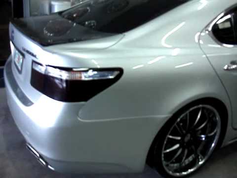 Jose Valverde of the Detroit Tigers gets Police Lights in his Lexus LS