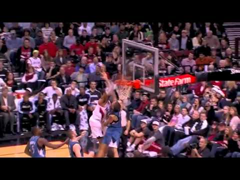 LaMarcus Aldridge dunked over Michael Beasley