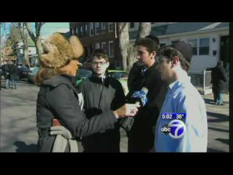 Video – Yeshiva Student Save Women From Fire