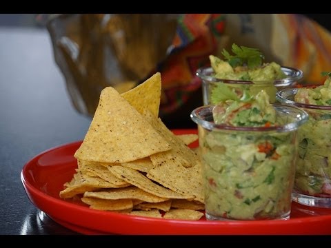 Cuisine - Je partage avec vous ma version du Guacamole maison. Il existe pleins de façon de le faire, mais cette recette plaît beaucoup en général !! A vous de tester ...