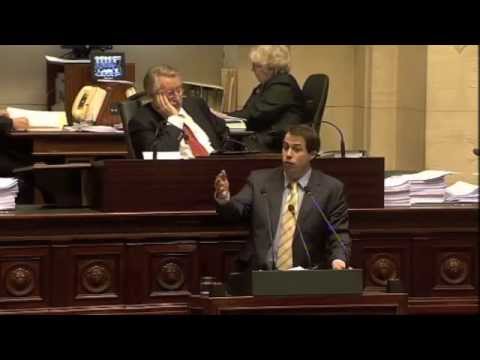 Nom de l'enfant: Laurent LOUIS ridiculise les députés belges !