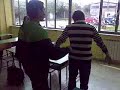 saverio che sbatte davide sul banco dicendo italia uno saverio che sbatte davide sul banco dicendo italia uno