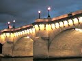 Parigi. Di sera, sulla Senna in battello.